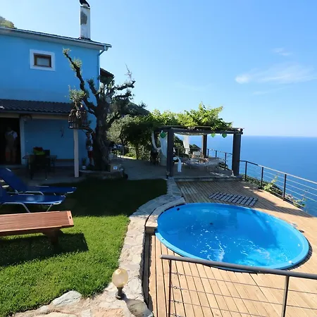 Fakistra's Blue House * Tsagkarada
